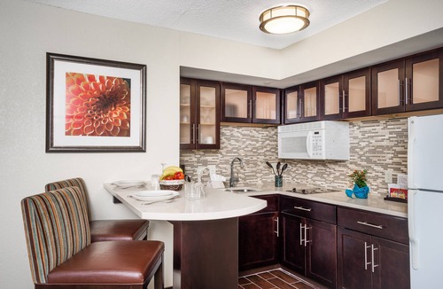 Christiana Condo | Perfect for Groups! | Pool + Gym + Free Breakfast