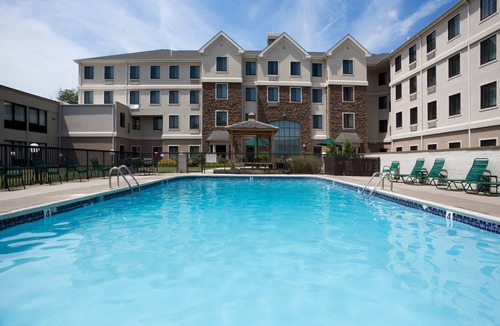 Christiana Condo | Perfect for Groups! | Pool + Gym + Free Breakfast