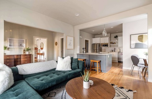 Sullivan's Gulch Apartment | Perfect for Groups - Trendy Area - 4BR - Sleeps 8