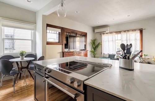 Sullivan's Gulch Apartment | Perfect for Groups - Trendy Area - 4BR - Sleeps 8