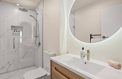 Tauranga House | Perfect for Large Groups: Waterfront Getaway with Private Beach