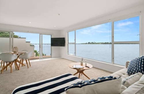 Tauranga House | Perfect for Large Groups: Waterfront Getaway with Private Beach