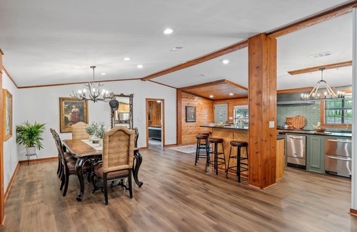 Van Zandt County House | Perfect for Large Groups- Hot tub | Kayaks