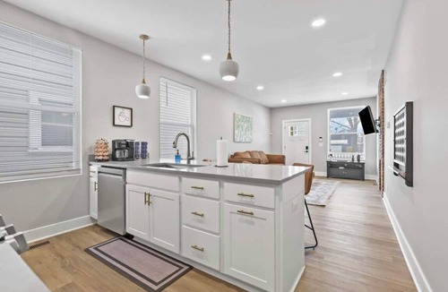 Livingston Park House | Perfect for larger groups + Hot Tub!