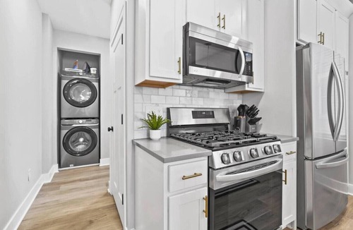 Livingston Park House | Perfect for larger groups + Hot Tub!