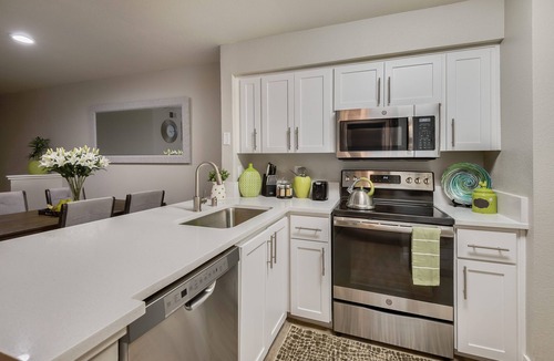 Roseville Apartment | Perfect For Long Stays 2 BR/2 BA w/Washer/Dryer