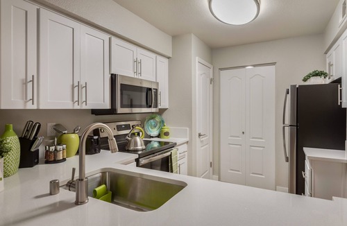 Roseville Apartment | Perfect For Long Stays 2 BR/2 BA w/Washer/Dryer