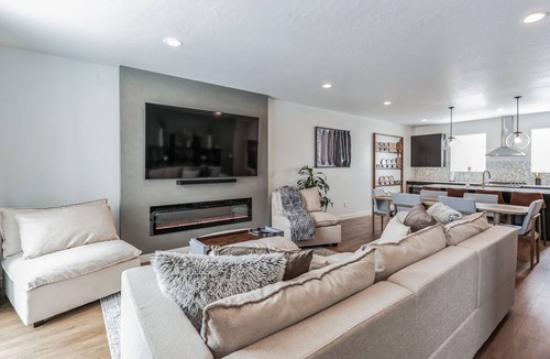 Layton House | Perfect for multiple families, close to Lagoon and everything!
