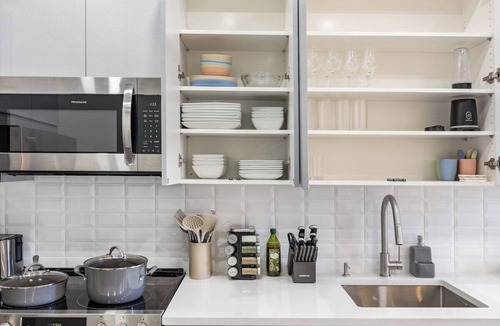 Harlem Hotel | Perfect for Tourism: Near Train, Times Sq, Dining