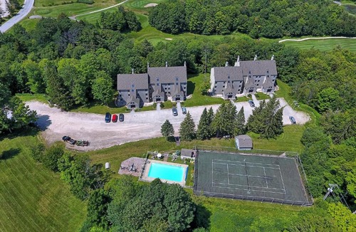 Killington House | Perfect four bedroom condo with shuttle to the mountain, ski Back Whiffletree D8