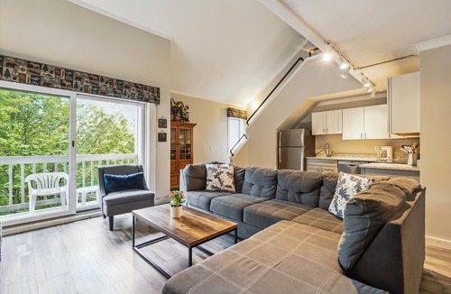 Killington Condo | Perfect four bedroom condo, shuttle to the mountain, ski Back Whiffletree D8