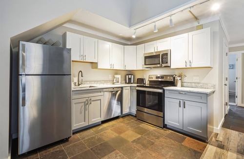 Killington Condo | Perfect four bedroom condo, shuttle to the mountain, ski Back Whiffletree D8