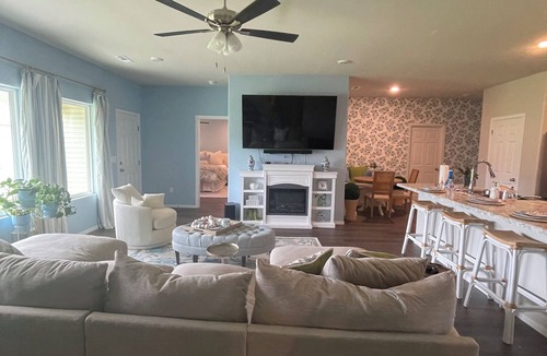 Fayetteville House | Perfect Game Day & Parents Weekend! Spacious 4-Bedroom -Just 8 Minutes from UARK