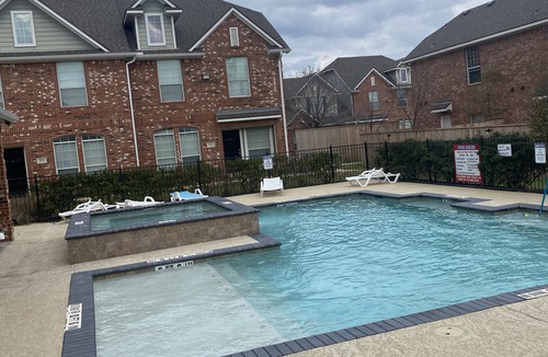 College Station House | Perfect Get-Away townhome across from Central Park