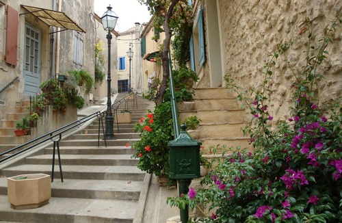 Saint-Chinian Apartment | Perfect get away on the square in Saint-Chinian with famous wine