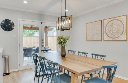 Plano House | Perfect Getaway Home w 5 Bedrooms & Backyard Oasis