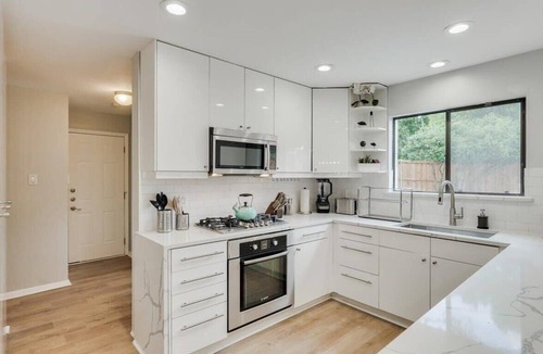 Plano House | Perfect Getaway Home w 5 Bedrooms & Backyard Oasis