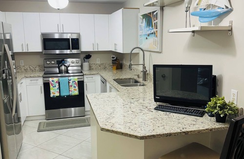 Vanderbilt Beach Condo | Perfect Getaway! Naples, Walk To Vanderbilt Beach -Immaculate!