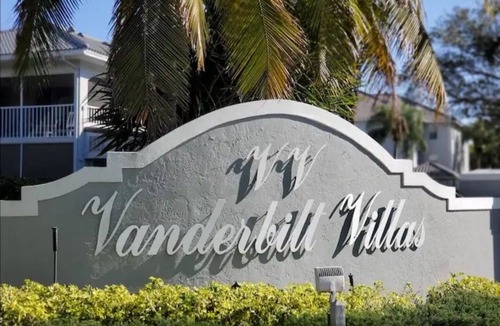 Vanderbilt Beach Condo | Perfect Getaway! Naples, Walk To Vanderbilt Beach -Immaculate!