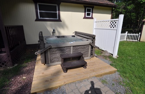Albrightsville House | Perfect Getaway In The Poconos! (House #1) HotTub ! Gameroom! WiFi !