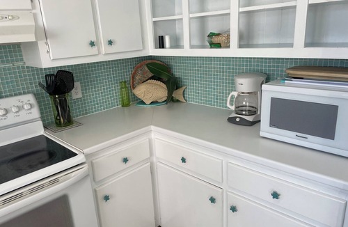 Kill Devil Hills Cottage | Perfect Getaway - 2 minute walk straight to the Beach