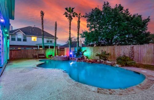 Spring House | Perfect Getaway with POOL, SPA, and Private Gym