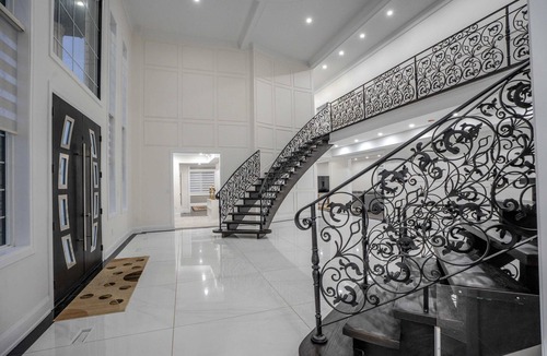 Caledon House | Perfect Group Getaway Large House with Style