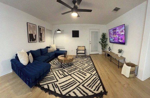 Hutto House | Perfect Group Stay! 4BR/2BA Near Kalahari, Dell Diamond & Downtown Hutto