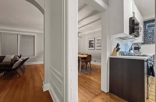 Rogers Park Apartment | Perfect Group Stay – 4BR Close to Beach & Park