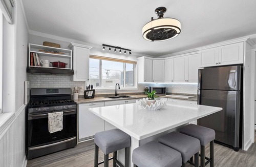 Cornwall House | Perfect Group Stay in Cornwall | 3BR +Theater Room
