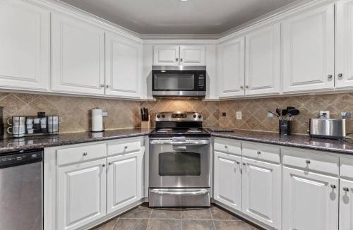 Barker Villa | Perfect Harmony - Near Stadiums, Airport & Downtown
