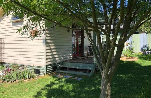 Hepburn Apartment | Perfect Hideaway for two ... Hepburn Spa Country