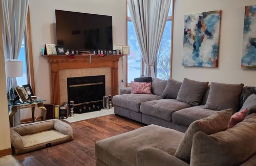 Schererville House | Perfect Home 3bd/2 bath, charming Schererville, IN, Sleeps 6. (35 mi to Chicago)