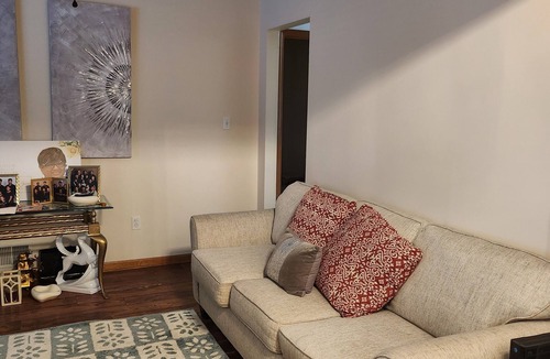 Schererville House | Perfect Home 3bd/2 bath, charming Schererville, IN, Sleeps 6. (35 mi to Chicago)