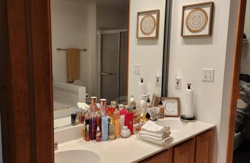 Schererville House | Perfect Home 3bd/2 bath, charming Schererville, IN, Sleeps 6. (35 mi to Chicago)