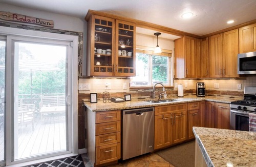 Carbondale House | Perfect `Home Away From Home` NearTown w/Hot Tub!