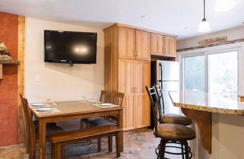 Carbondale House | Perfect `Home Away From Home` NearTown w/Hot Tub!