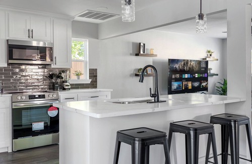 South Arlington House | Perfect Home Base - Hoop, Mini Golf & More