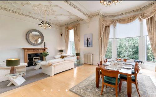 Kelvinbridge Apartment | Perfect In The Park