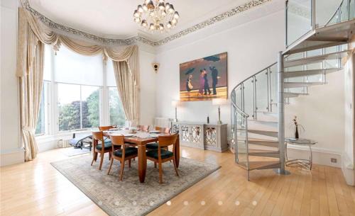 Kelvinbridge Apartment | Perfect In The Park