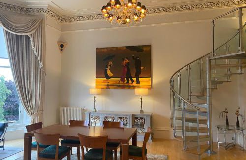 Kelvinbridge Apartment | Perfect In The Park