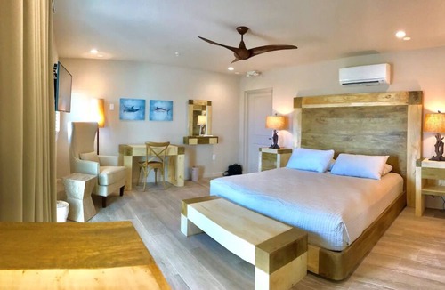 Layton Hotel | Perfect Island Getaway! 2 Studio w/Kitchen & Resort amenities - Onsite Parking!