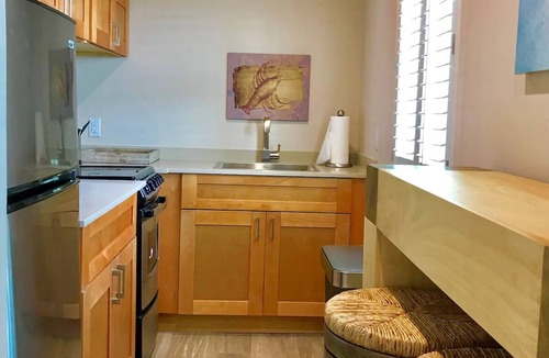 Layton Hotel | Perfect Island Getaway! 2 Studio w/Kitchen & Resort amenities - Onsite Parking!