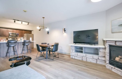 Oro-Medonte Apartment | Perfect Jacuzzi Suite at Highland