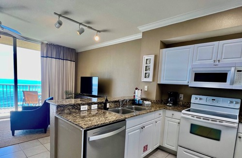 El Centro Beach Condo | Perfect Just For You! Excellent spot right on the beach.