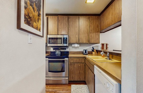 Tahoya Shores Condo | Perfect Lake Retreat W/Shared Pool, Fast WiFi, Private Patio & Easy Lake Access