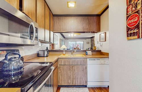 Tahoya Shores Condo | Perfect Lake Retreat W/Shared Pool, Fast WiFi, Private Patio & Easy Lake Access