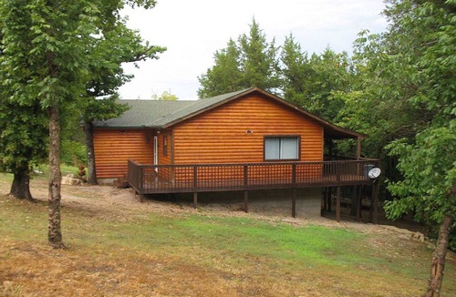 Eagle Rock Cabin | Perfect Lakefront Cabin On Table Rock With Hot Tub and WiFi