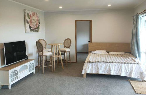 Mellons Bay House | Perfect Living in Eastern