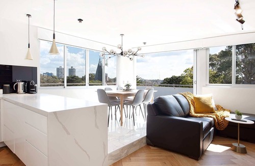 Cremorne Apartment | Perfect Located 2-Bed with Spacious Balcony & BBQ